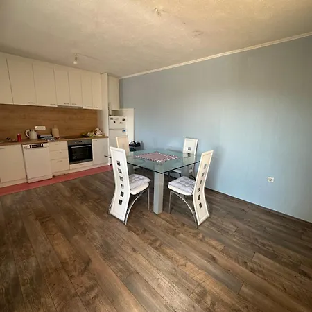 Apartment Hhh *