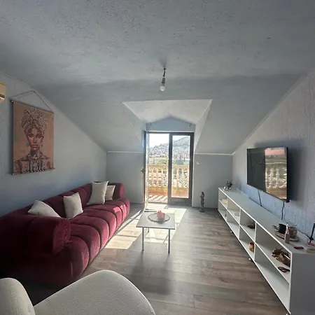 Apartment Hhh
